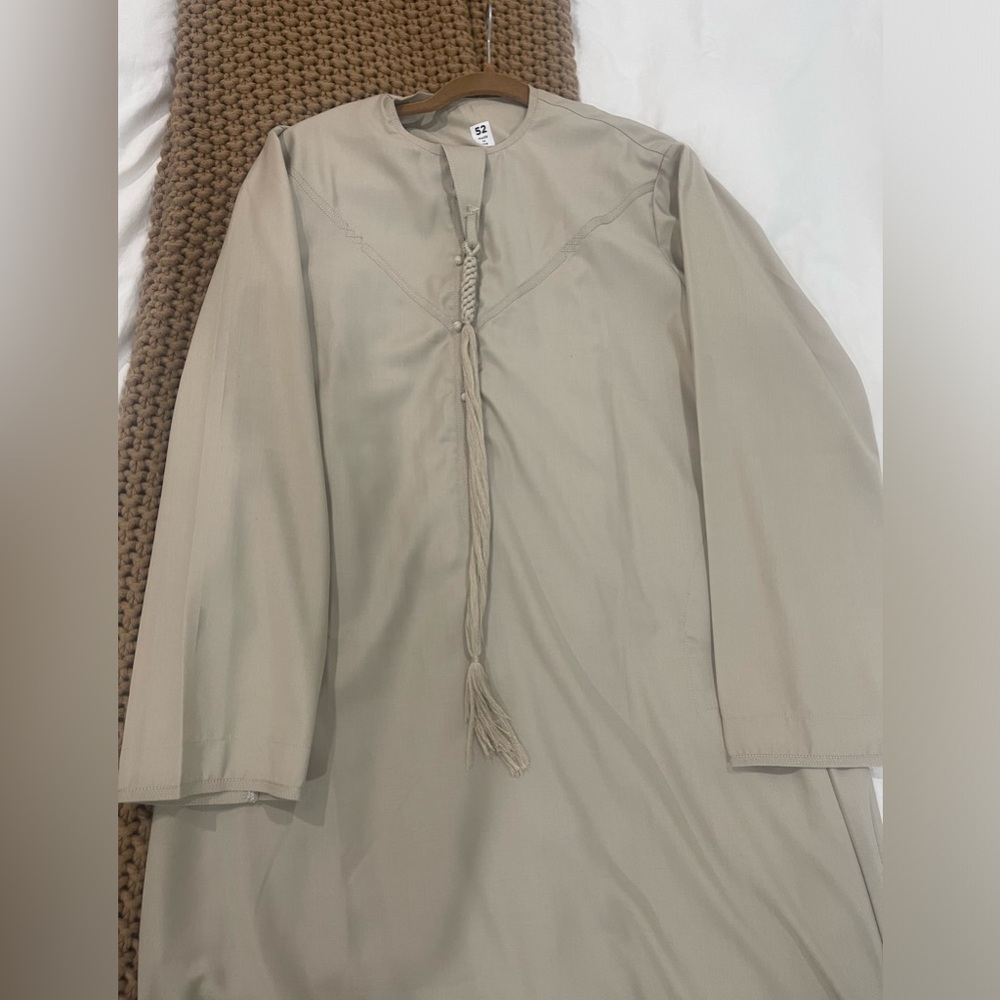Beige men’s thobe